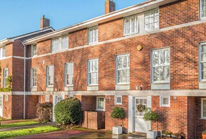 4 Bedroom Terraced House To Rent In The Glebe, Chislehurst, BR7