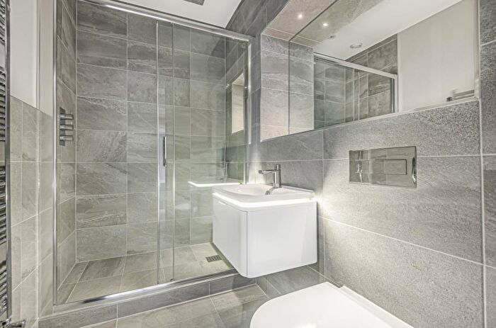 2 Bedroom Apartment For Sale In Virginia Water, Surrey, GU25