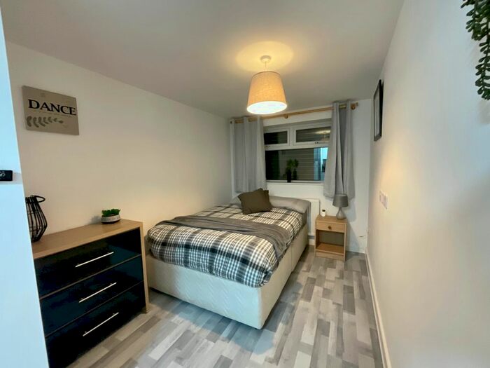 Studio To Rent In Phoenix Street, West Bromwich, B70