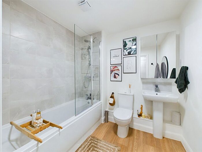 1 Bedroom Flat For Sale In Masterson Close, Wellesley, Aldershot, Hampshire, GU11
