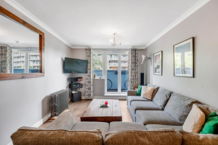 2 Bedroom Apartment For Sale In Leamore Court, Meath Crescent, London, E2