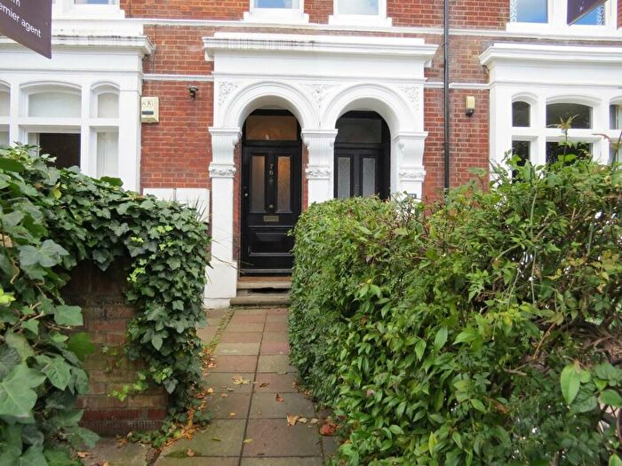 2 Bedroom Flat To Rent In Norwood Road, London, SE24