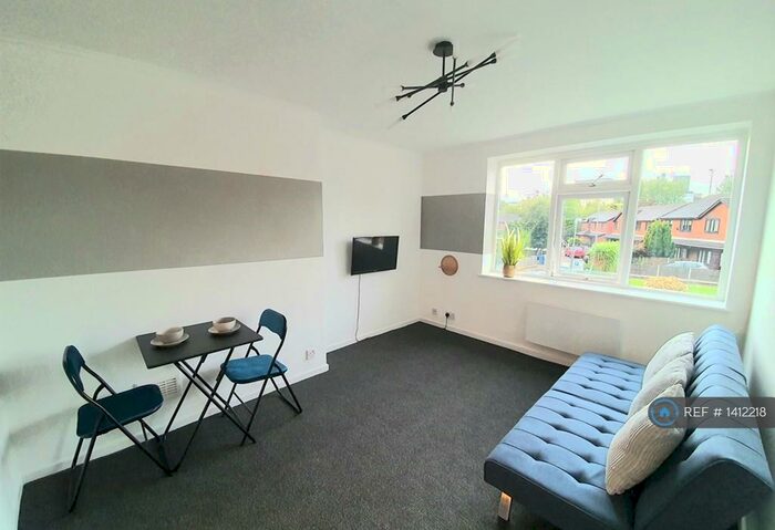 2 Bedroom Flat To Rent In Minster Court, Liverpool, L7