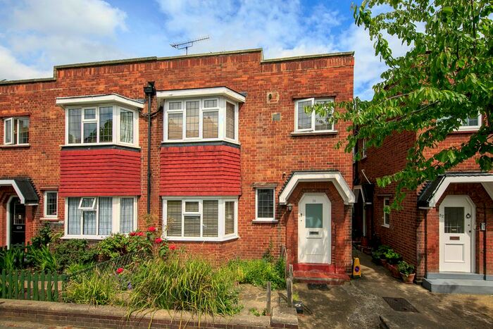 2 Bedroom Maisonette To Rent In Fairlawn Avenue, London, W4