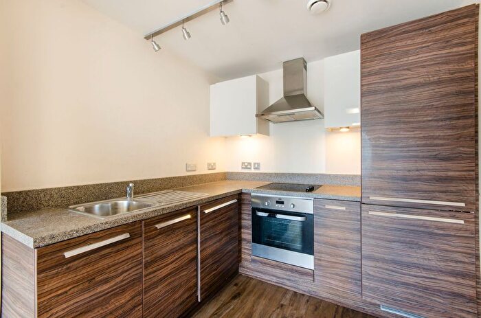 2 Bedroom Flat To Rent In The Green, Ealing, Southall, UB2