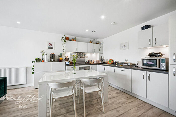 2 Bedroom Apartment For Sale In St Clements Avenue, London, E3