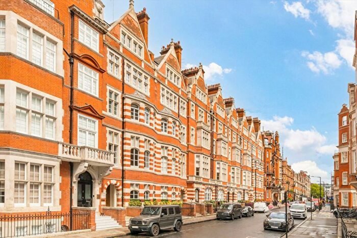 3 Bedroom Flat To Rent In Mount Street, Mayfair, W1K