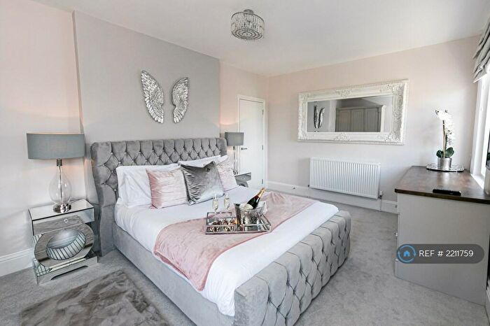 2 Bedroom Flat To Rent In Approach Road, Poole, BH14