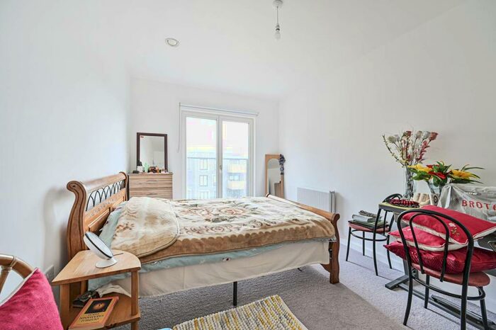 2 Bedroom Flat To Rent In Wintergreen Court, Hackney, London, E9