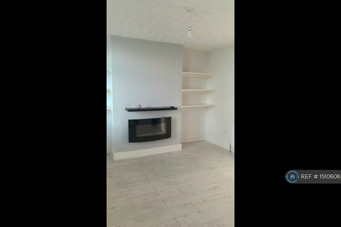 1 Bedroom Terraced House To Rent In South End Terrace, Leeds, LS13