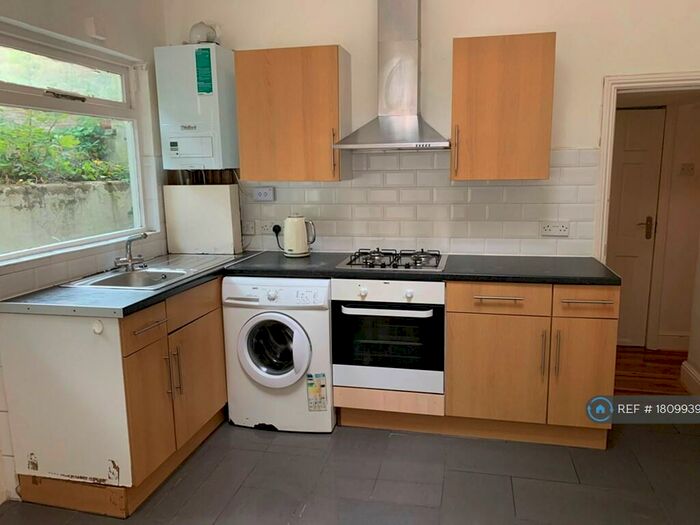 3 Bedroom Flat To Rent In Lewisham Way, Lewisham, SE14
