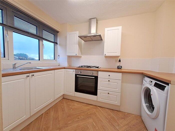 Apartment To Rent In Tennyson Crescent, Waterlooville, PO7