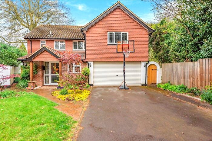 5 Bedroom Detached House To Rent In Woking, GU22