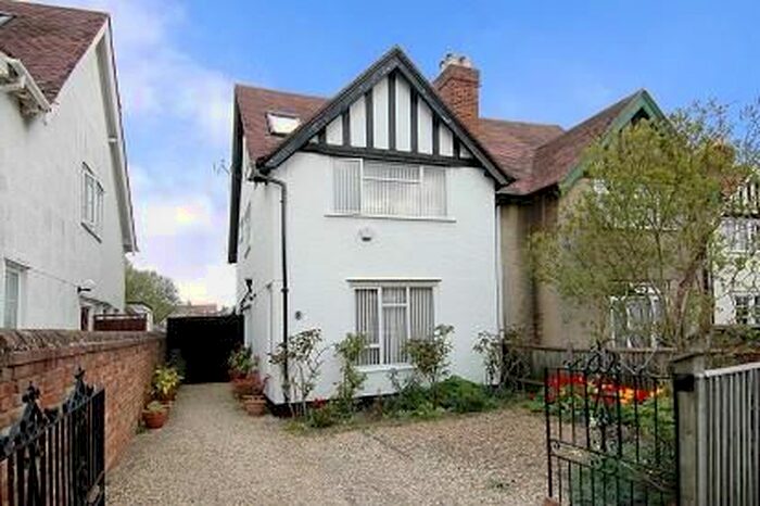 4 Bedroom Semi-Detached House To Rent In Bainton Road, The Waterways, OX2