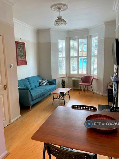 2 Bedroom Flat To Rent In Barclay Road, London, E11