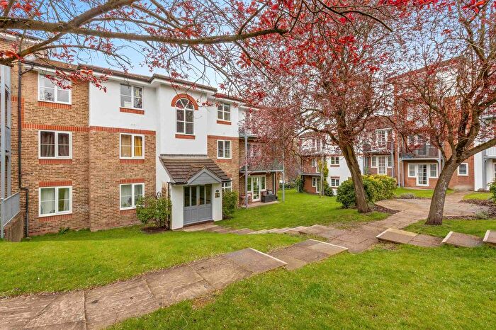 1 Bedroom Flat For Sale In Queen Alexandra Road, High Wycombe, HP11