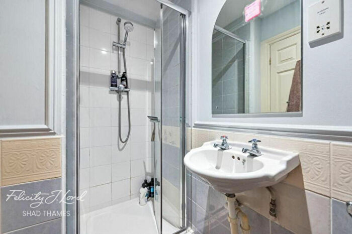 2 Bedroom Flat For Sale In Edward Square, Rotherhithe Street, London, SE16