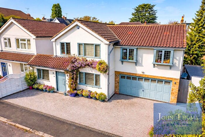 4 Bedroom Link Detached House For Sale In Westbury Lane, Buckhurst Hill, Essex, IG9