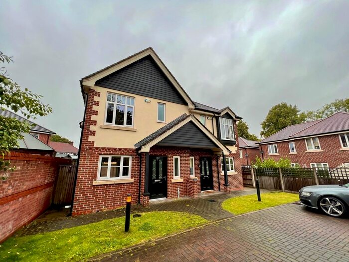 3 Bedroom Property To Rent In Compstall Road, Romiley, Stockport, SK6