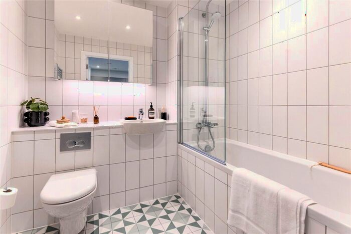 2 Bedroom Apartment To Rent In Uncle Leeds, Whitehall, LS12