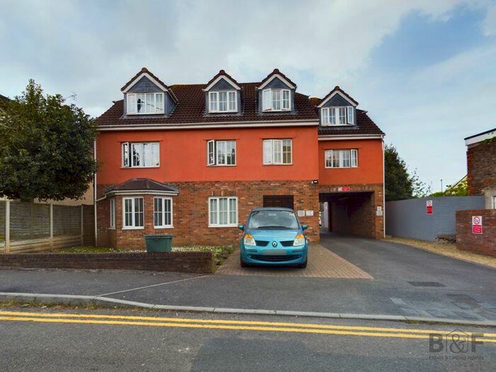 2 Bedroom Flat To Rent In Lower Station Road Staple Hill, BS16