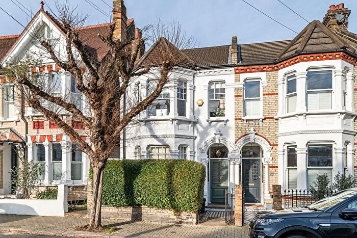 4 Bedroom Flat To Rent In Boundaries Road, London, SW12