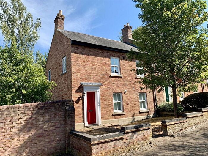 2 Bedroom Flat For Sale In Sevens Close, Berkhamsted, HP4
