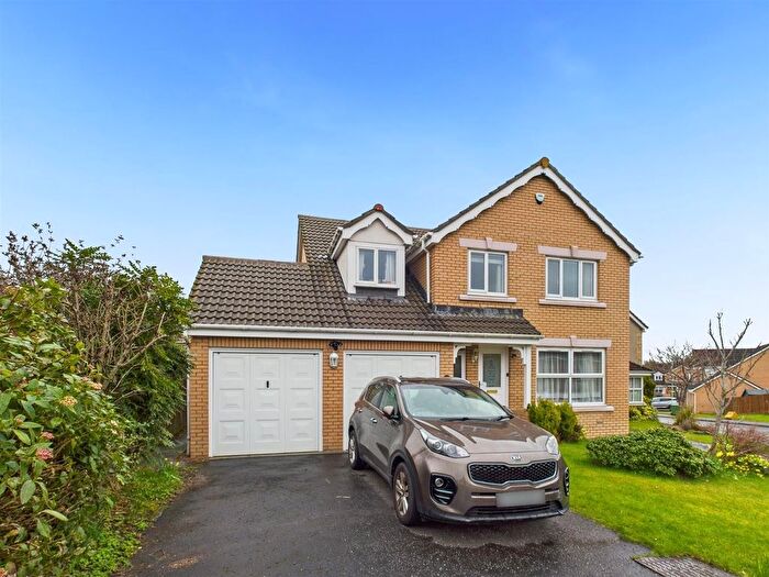 5 Bedroom Detached House For Sale In Innerleithen Way, Perth, PH1