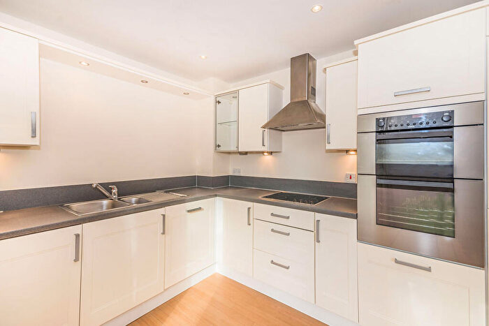 2 Bedroom Flat To Rent In Worcester Road, Sutton, Surrey, SM2