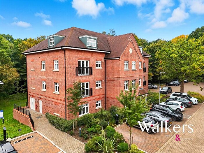 2 Bedroom Apartment For Sale In Kestrel Close, Shenfield, CM15