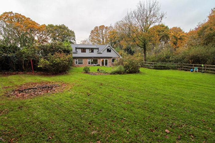 5 Bedroom Chalet For Sale In Waterloo Road, Corfe Mullen, Wimborne, BH21