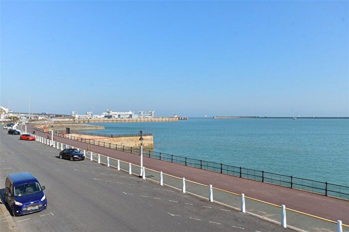 2 Bedroom Flat For Sale In The Gateway, Dover, Kent, CT16