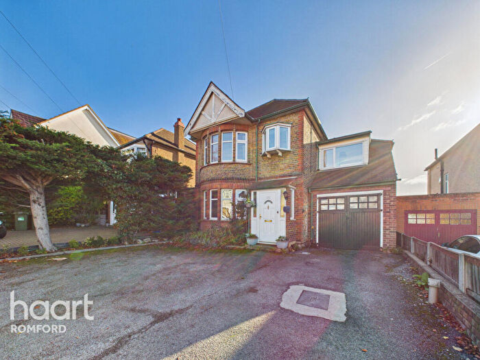 4 Bedroom Detached House For Sale In Brentwood Road, Romford, RM1