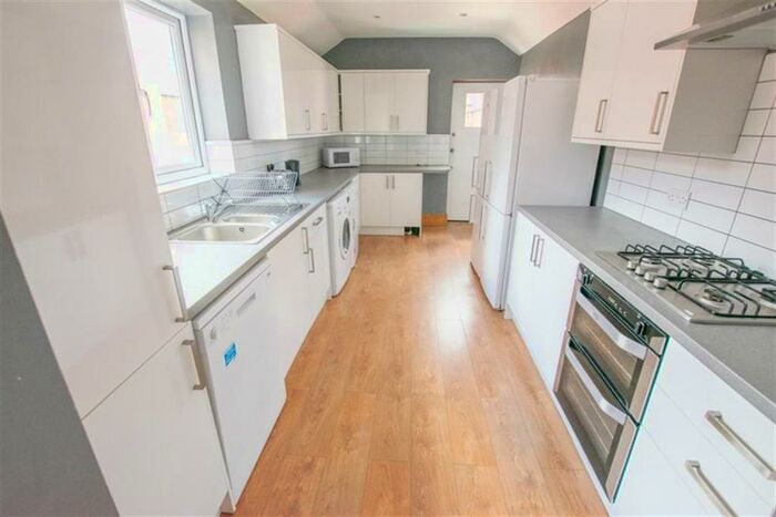 6 Bedroom Maisonette To Rent In Ashleigh Grove, Jesmond, Newcastle Upon Tyne, NE2