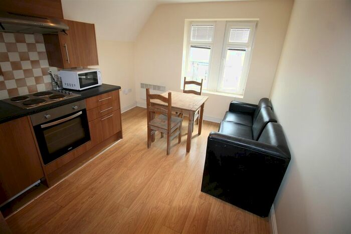 2 Bedroom Flat To Rent In Colum Road, Cathays, Cardiff, CF10