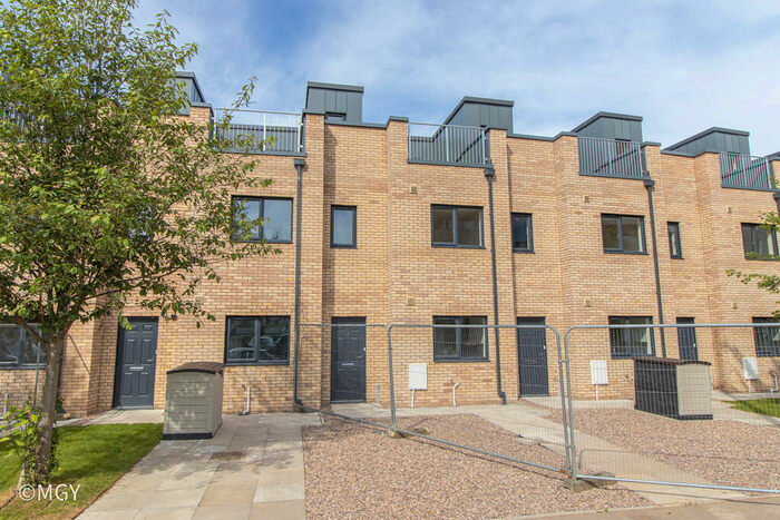 3 Bedroom Town House To Rent In Marina View, Watkiss Way, Cardiff Bay, CF11