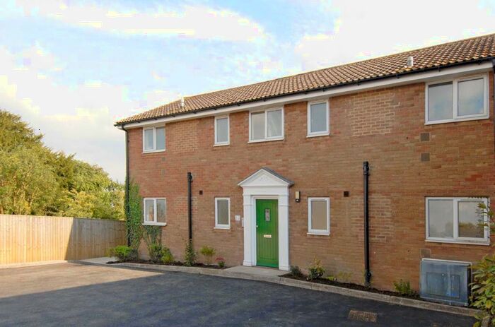 2 Bedroom Apartment To Rent In Badgers Close, Forest Hill, OX33