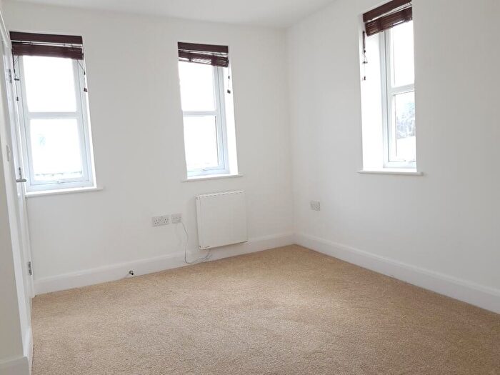 2 Bedroom End Of Terrace House To Rent In Beecroft Way, Dunstable, LU6