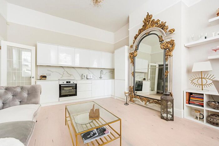 2 Bedroom Flat To Rent In Elgin Avenue, London, W9