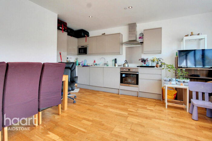 2 Bedroom Apartment For Sale In Fairmeadow, Maidstone, ME14