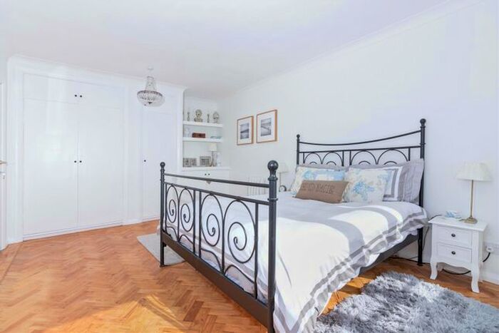 1 Bedroom Flat To Rent In Marine Point, West Parade, Worthing, BN11