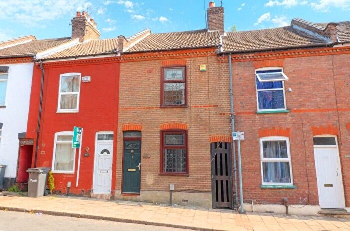 3 Bedroom Terraced House To Rent In Ridgway Road, Luton, Bedfordshire, LU2