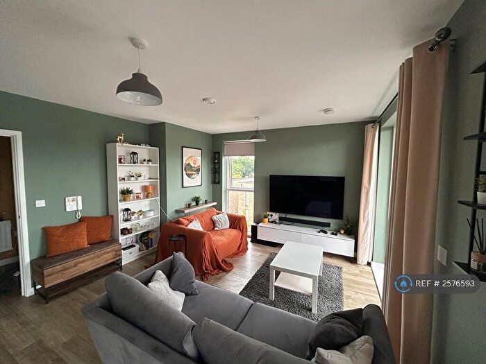 2 Bedroom Flat To Rent In Peregrine Drive, Brentwood, CM13