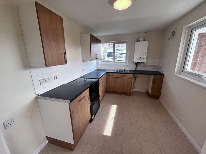 3 Bedroom Flat To Rent In Kingsway, Teignmouth, TQ14