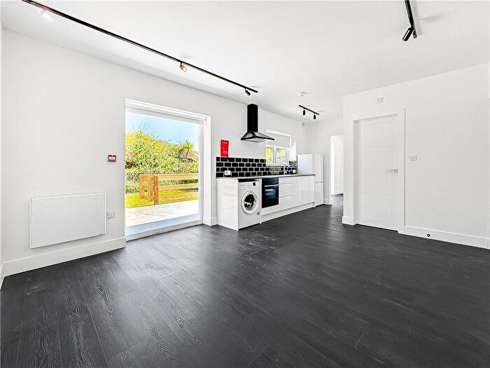 1 Bedroom Flat To Rent In Percy Road, Twickenham, TW2