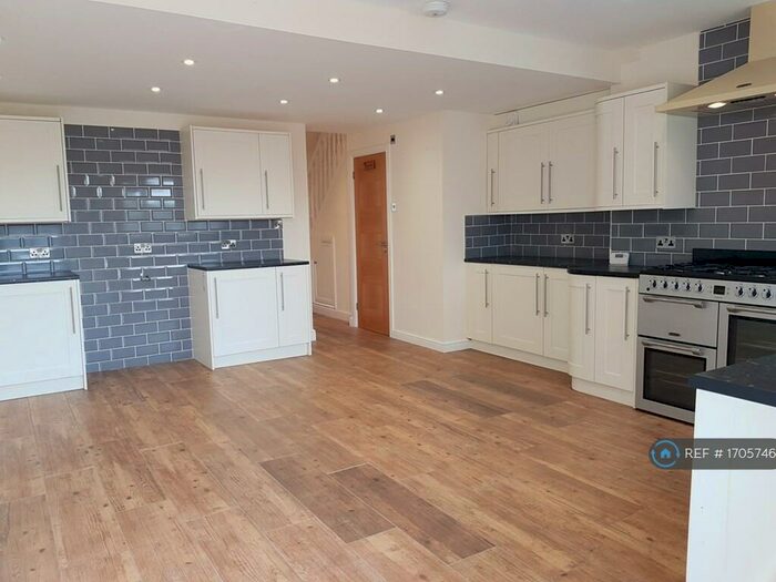 3 Bedroom Terraced House To Rent In Hanworth Road, Warwick, CV34