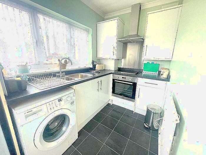 2 Bedroom Bungalow For Sale In Grasmere Avenue, Warden Hills, Luton, Bedfordshire, LU3