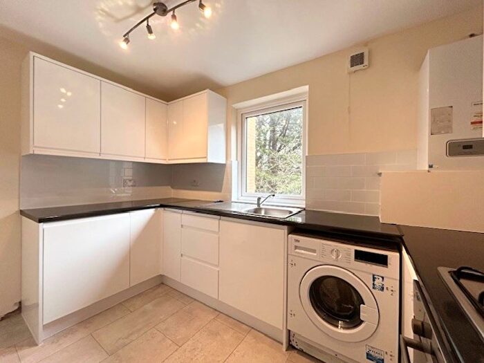 2 Bedroom Flat To Rent In Shackleton Place, Oldbrook, MK6