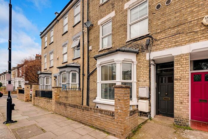 2 Bedroom Flat To Rent In Wendell Road, Shepherds Bush, W12