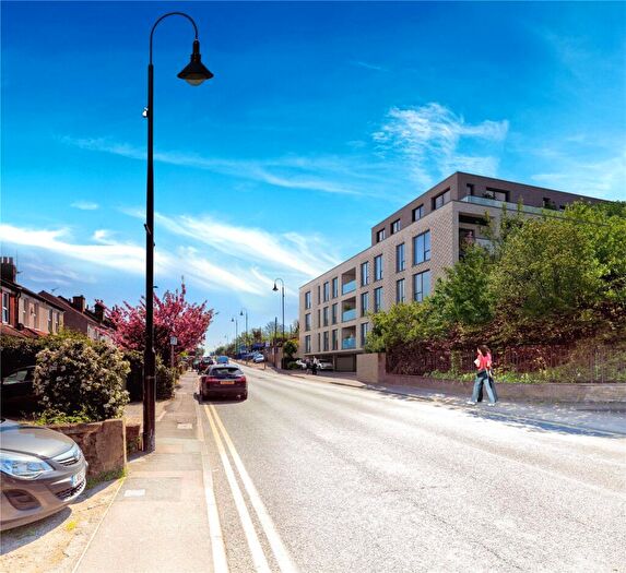 3 Bedroom Apartment To Rent In Domus Court, Crayford, DA1